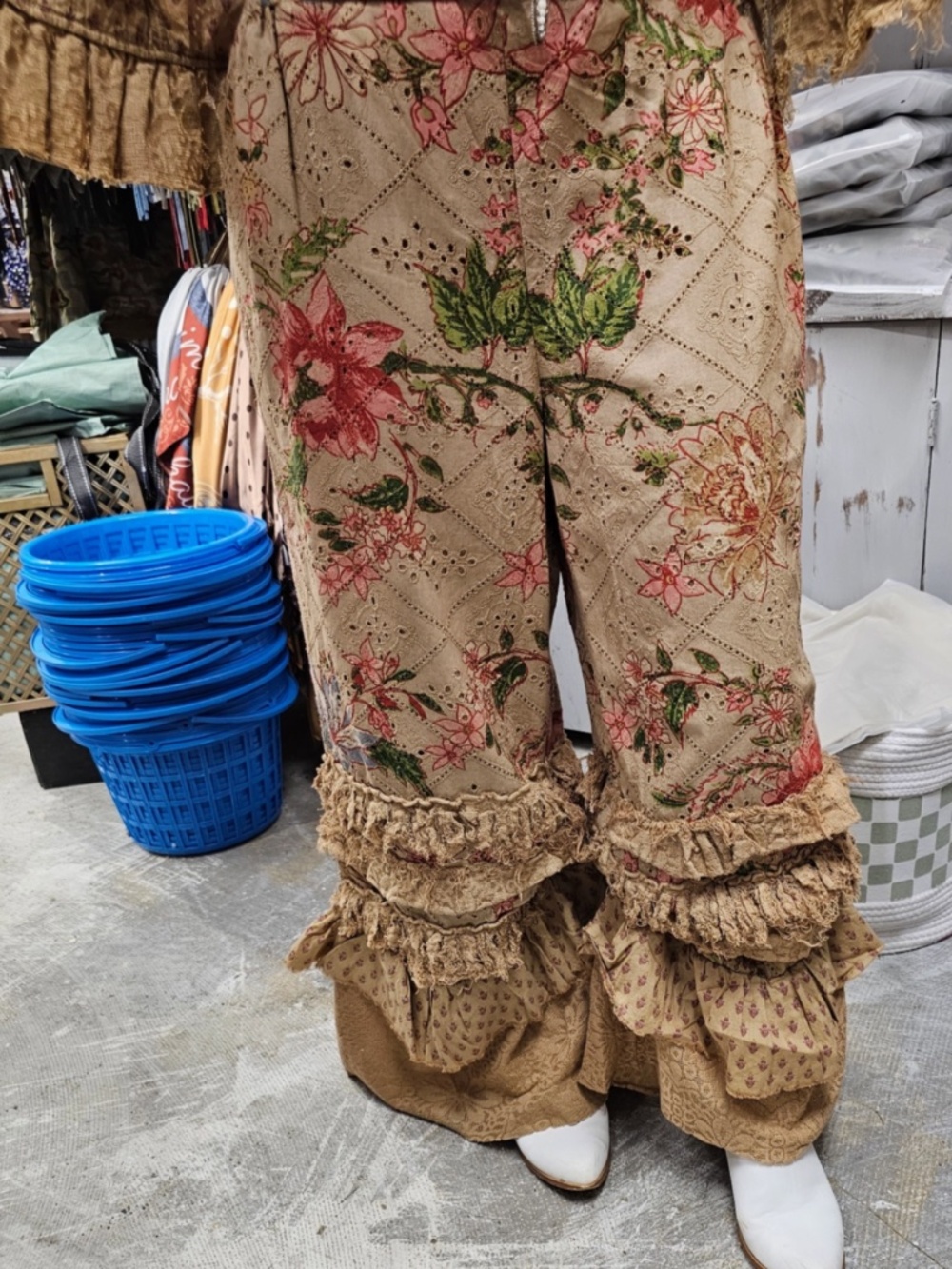 🎉 A RARE BIRD “ TATTERED FLOWER 2 ” A RARE BIRD TATTERED FLOWER PANTS 83